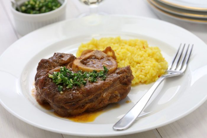 Imagem de um prato de ossobuco, uma das receitas que harmonizam com o vinho Barolo