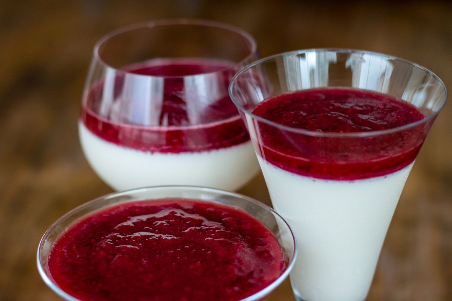 Panna Cotta com Calda de Vinho